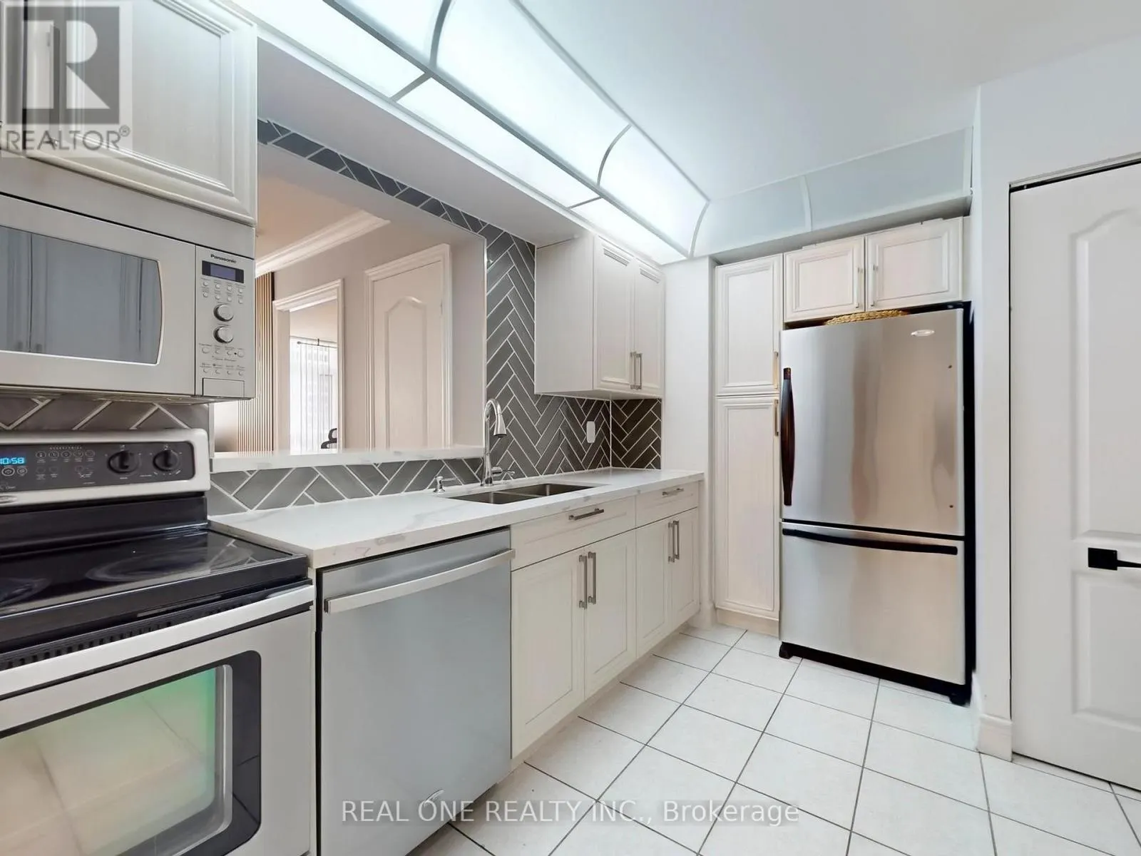 617 - 5418 YONGE STREET