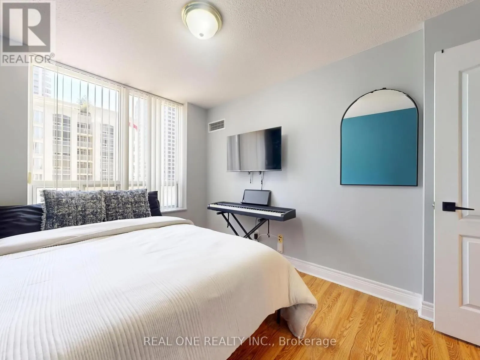 617 - 5418 YONGE STREET