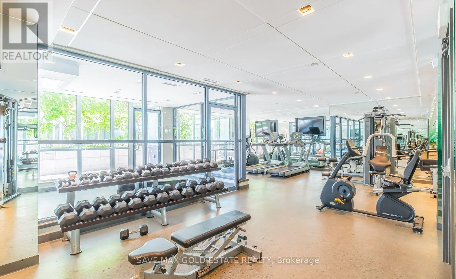 810 - 210 SIMCOE STREET