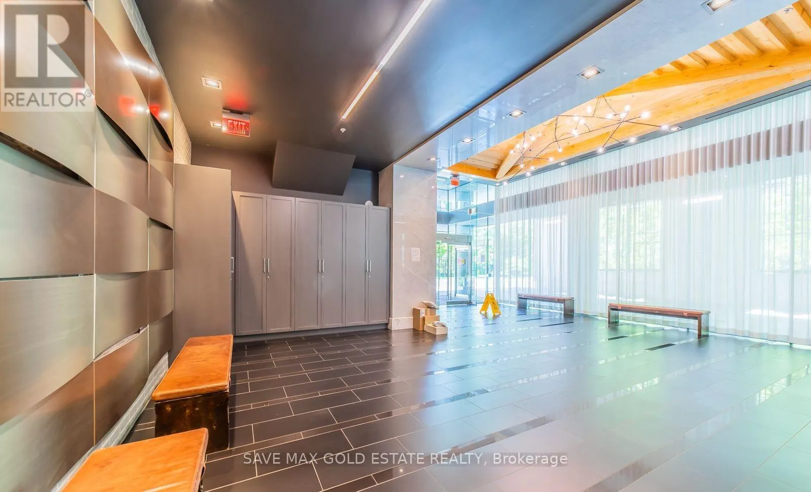 810 - 210 SIMCOE STREET