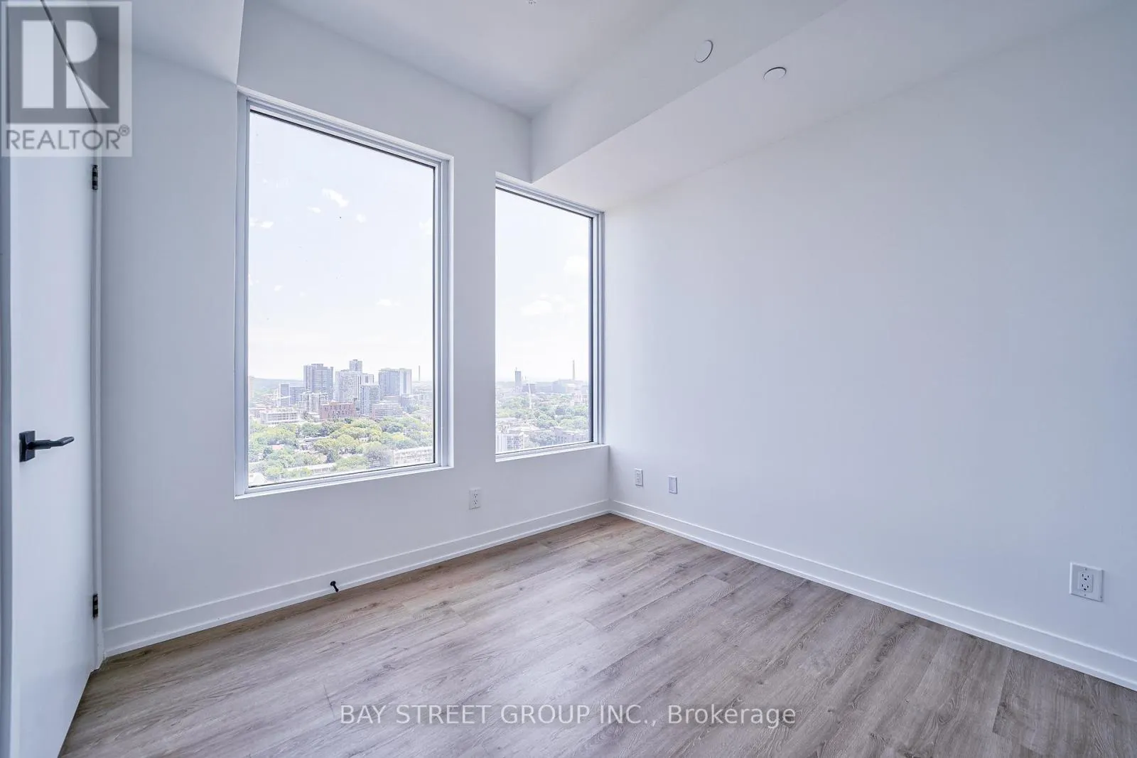 2610 - 319 JARVIS STREET