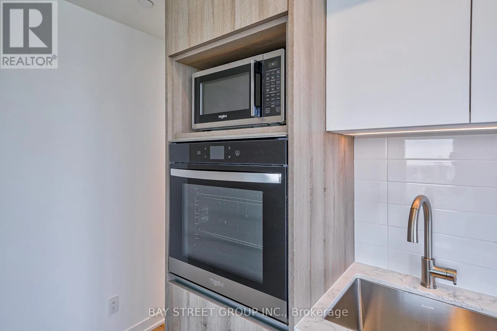 2610 - 319 JARVIS STREET