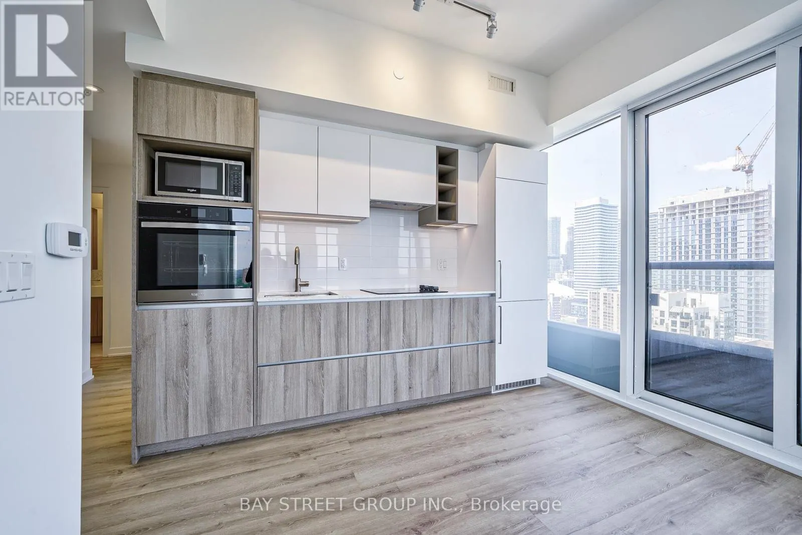 2610 - 319 JARVIS STREET