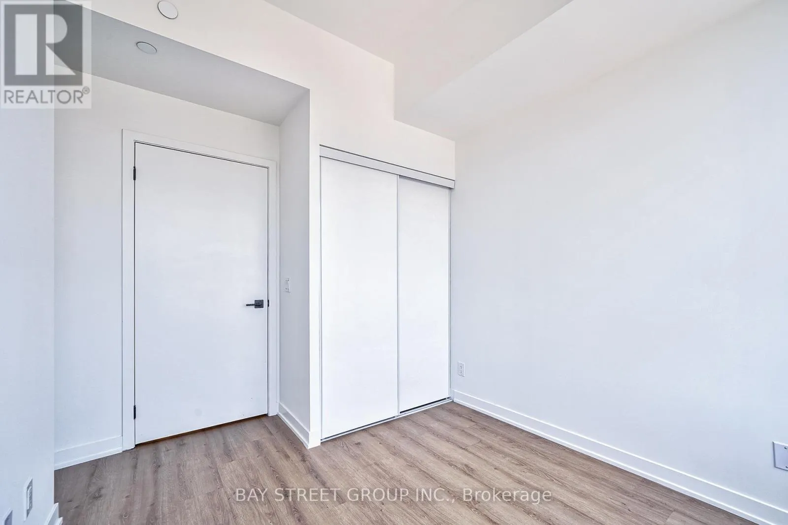 2610 - 319 JARVIS STREET