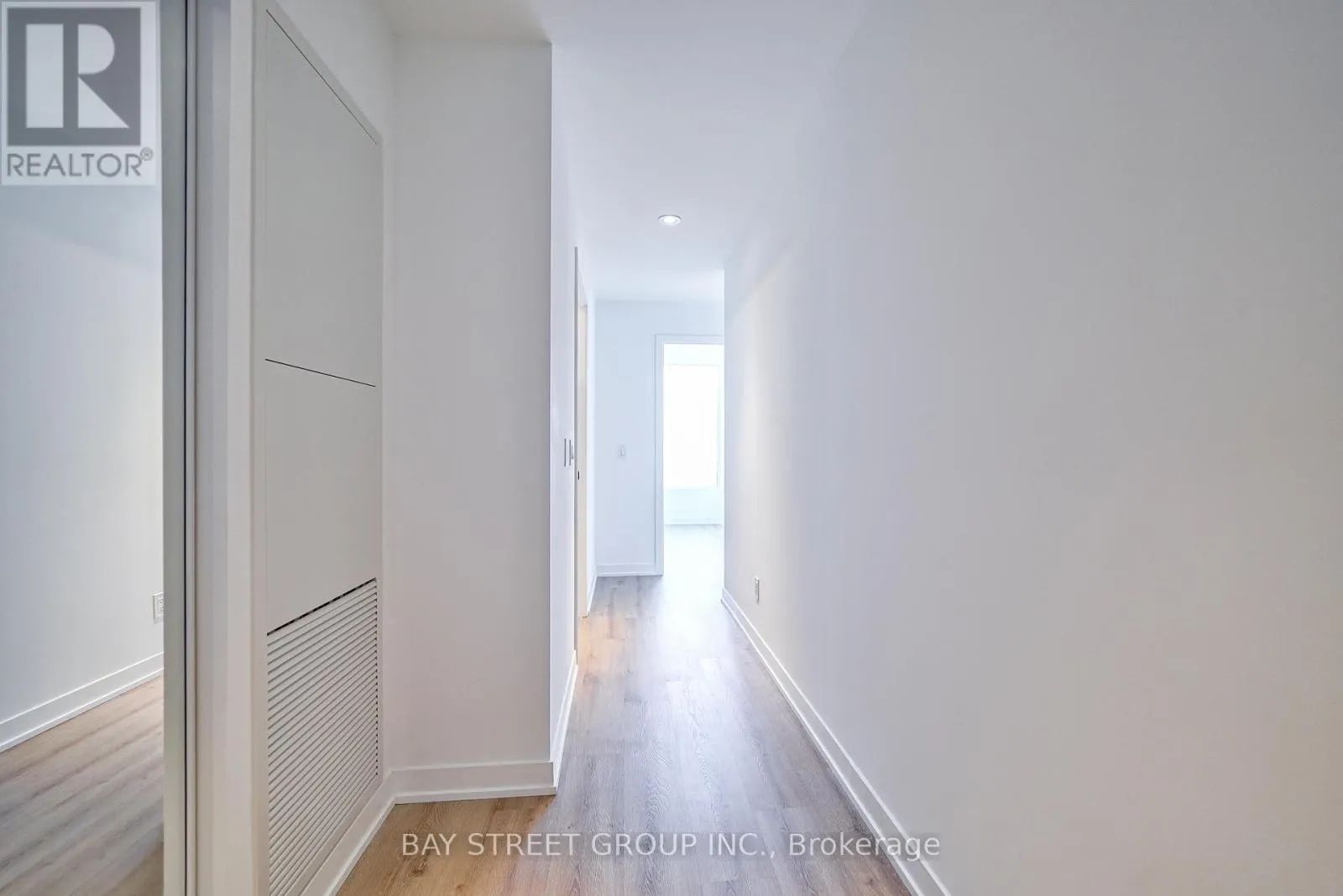 2610 - 319 JARVIS STREET