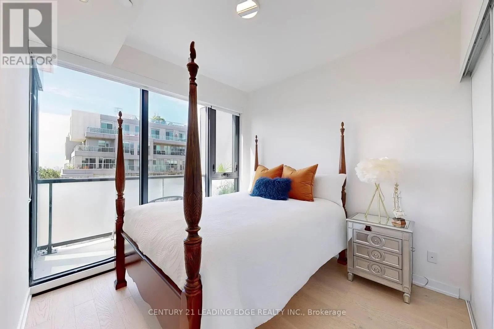 804 - 840 ST CLAIR AVENUE W