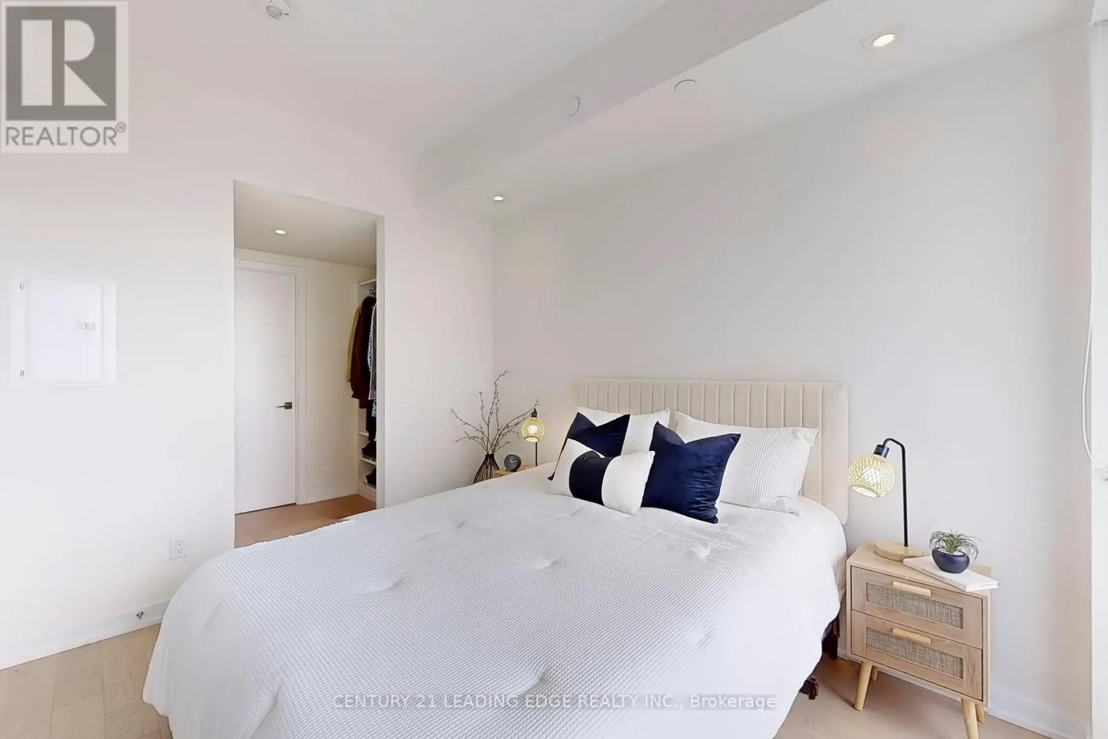 804 - 840 ST CLAIR AVENUE W