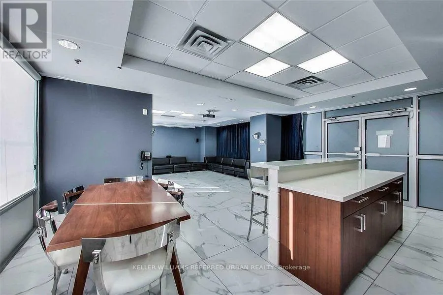 426 - 1029 KING STREET W