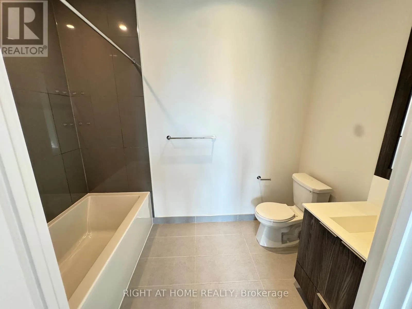 533 - 25 ADRA GRADO WAY