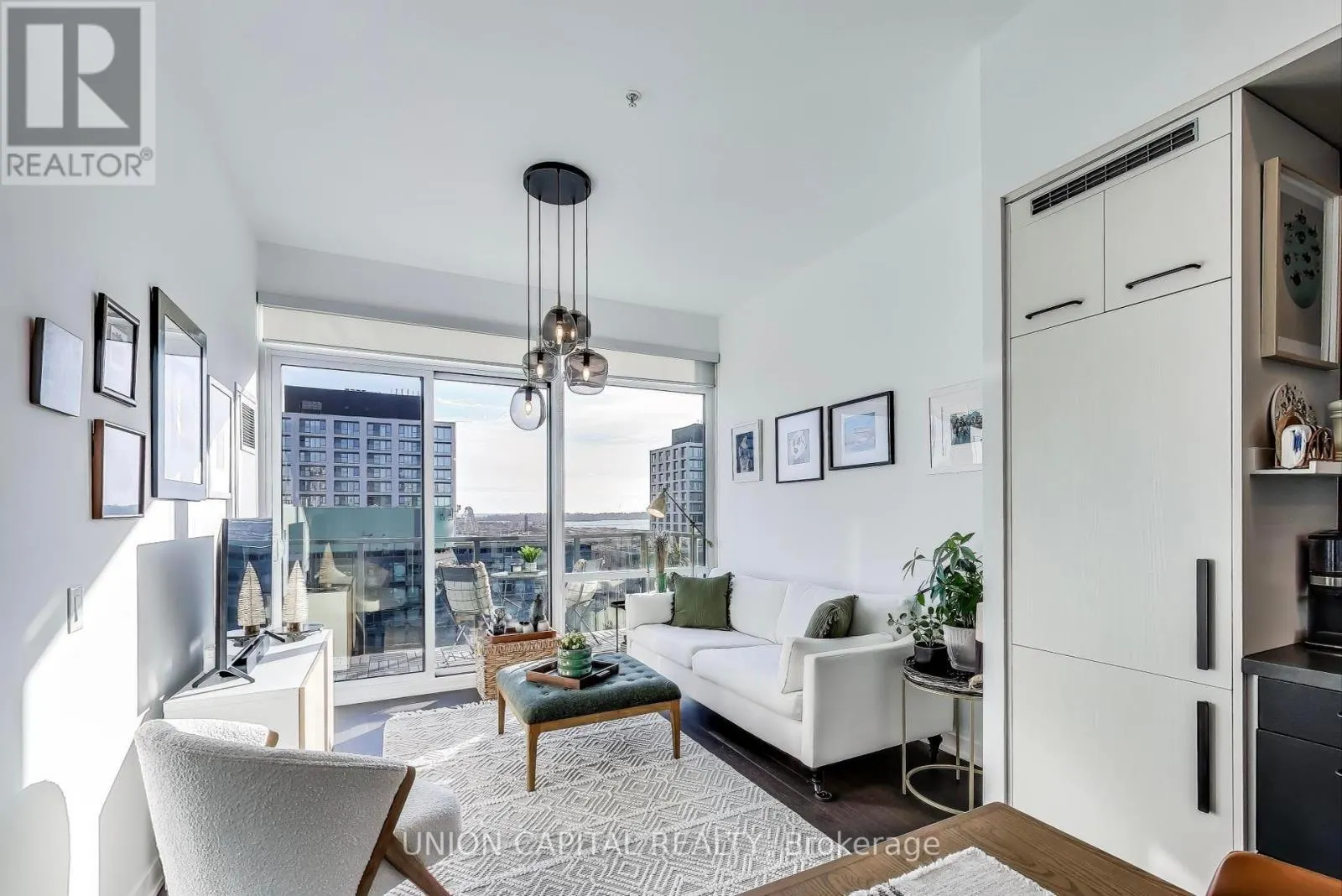 N1110 - 455 FRONT STREET E