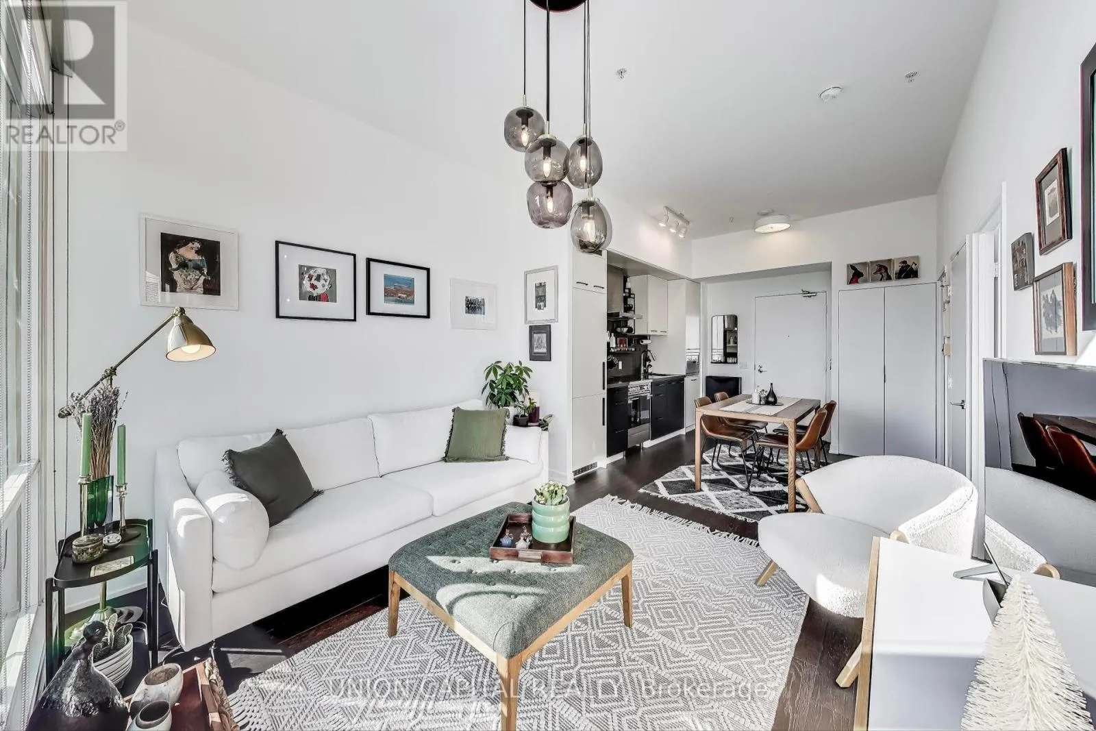 N1110 - 455 FRONT STREET E