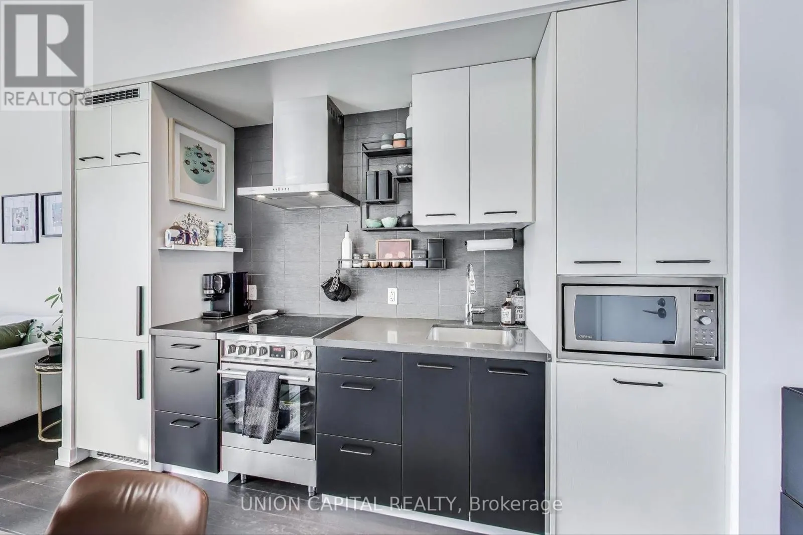 N1110 - 455 FRONT STREET E