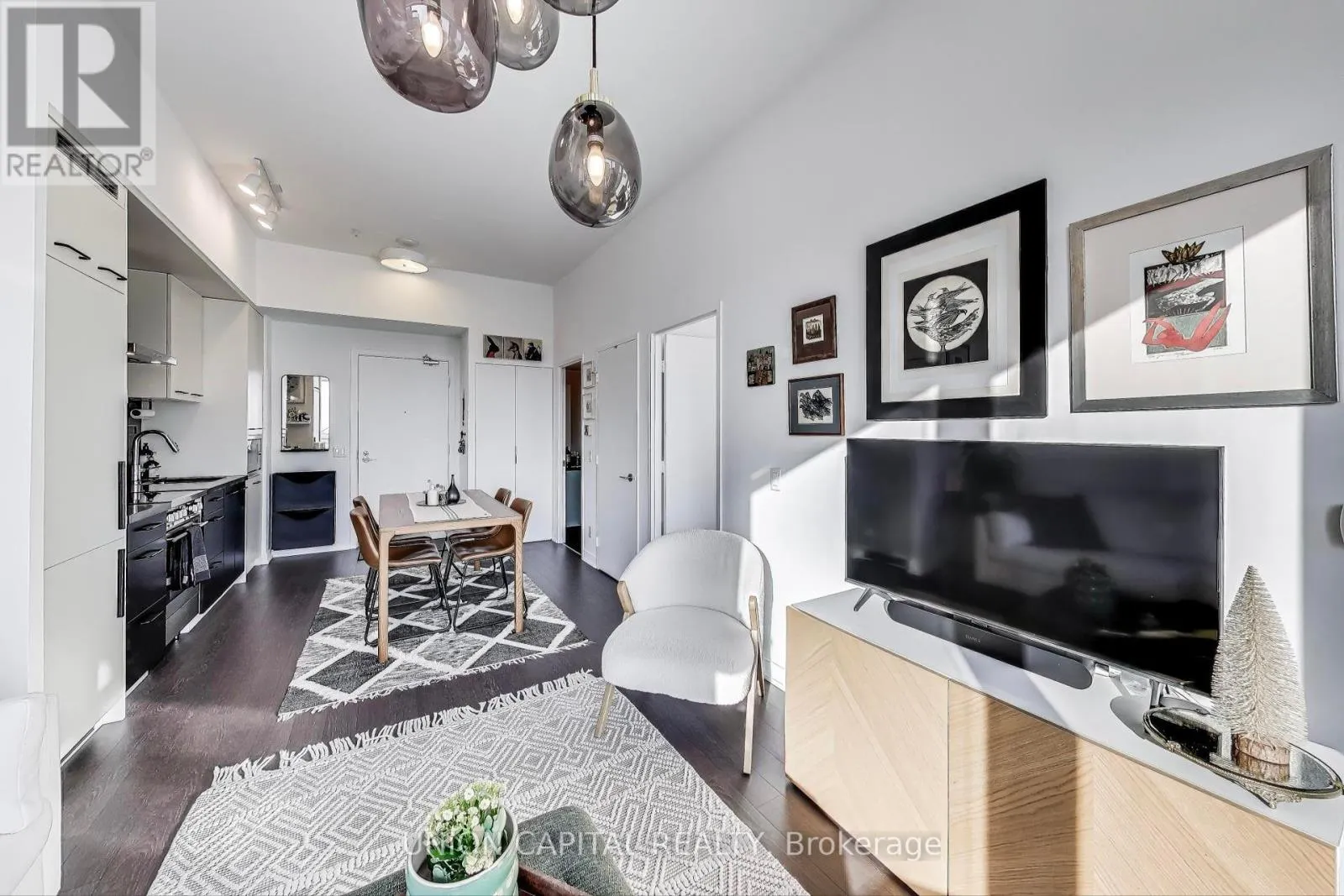 N1110 - 455 FRONT STREET E