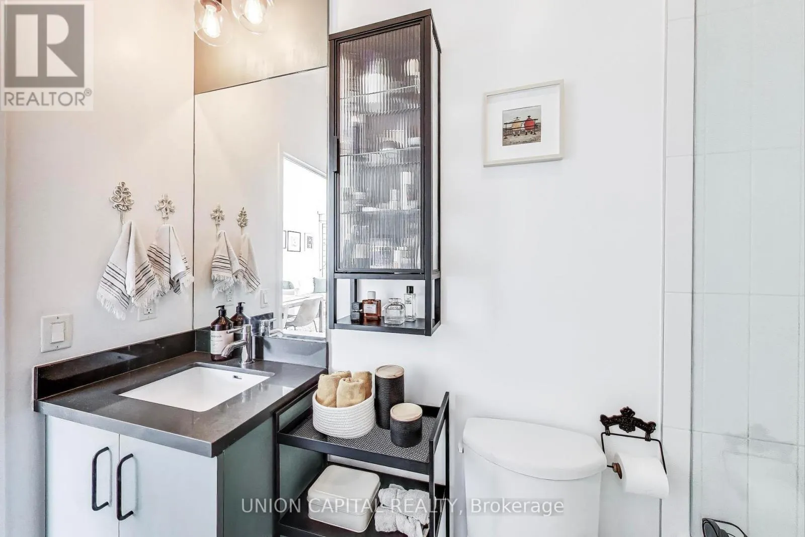 N1110 - 455 FRONT STREET E