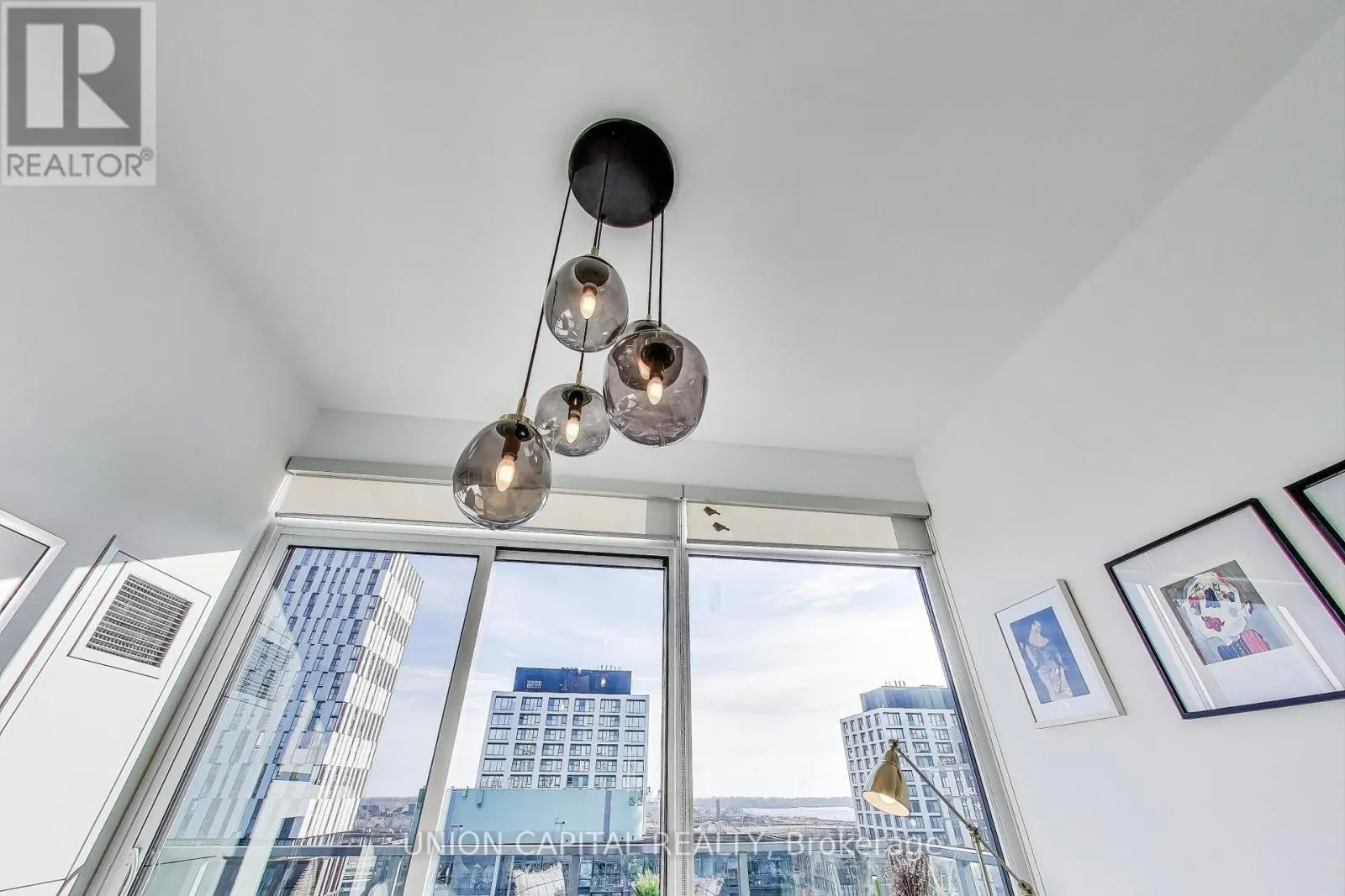 N1110 - 455 FRONT STREET E