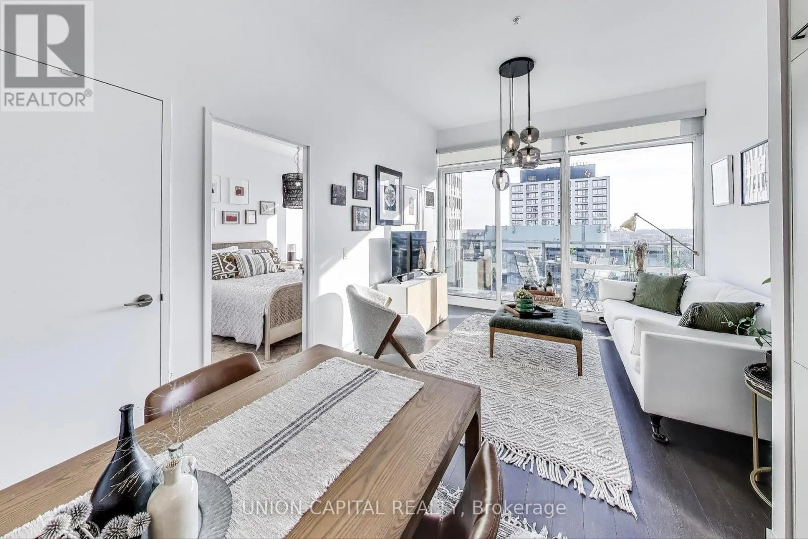 N1110 - 455 FRONT STREET E
