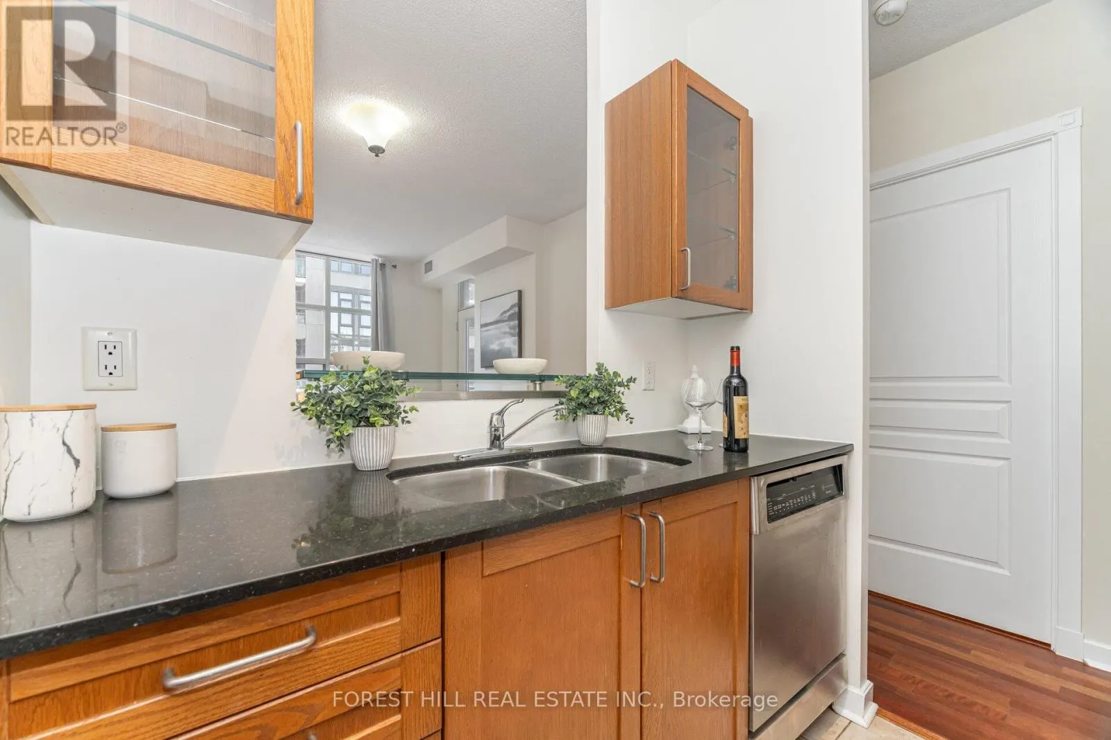 722 - 438 RICHMOND STREET W