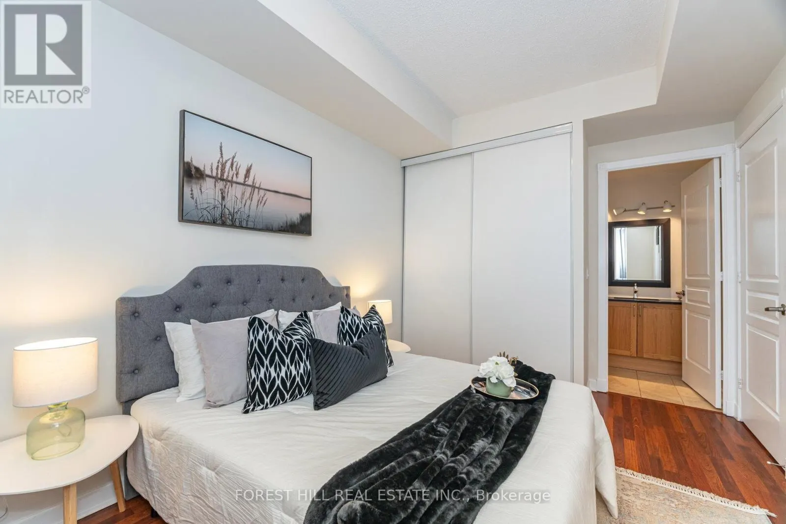 722 - 438 RICHMOND STREET W