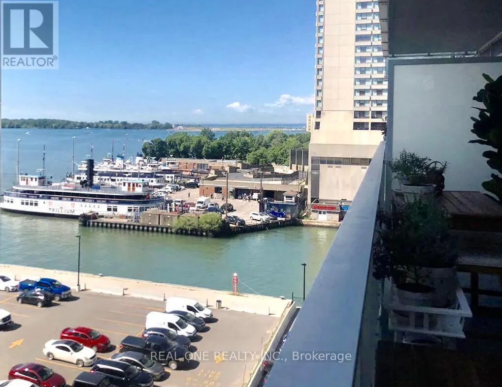 608 - 15 QUEENS QUAY E