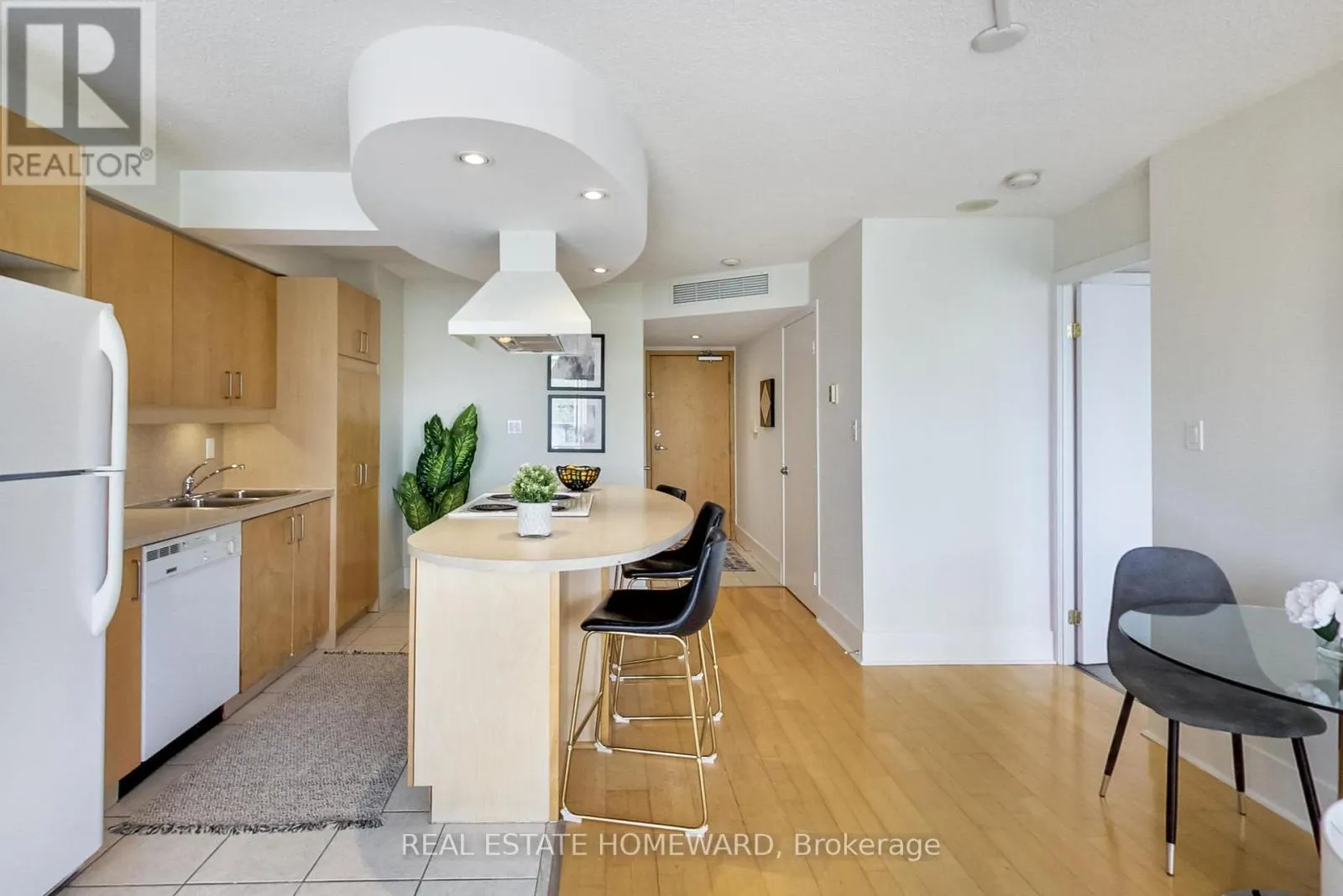 201 - 550 QUEENS QUAY W