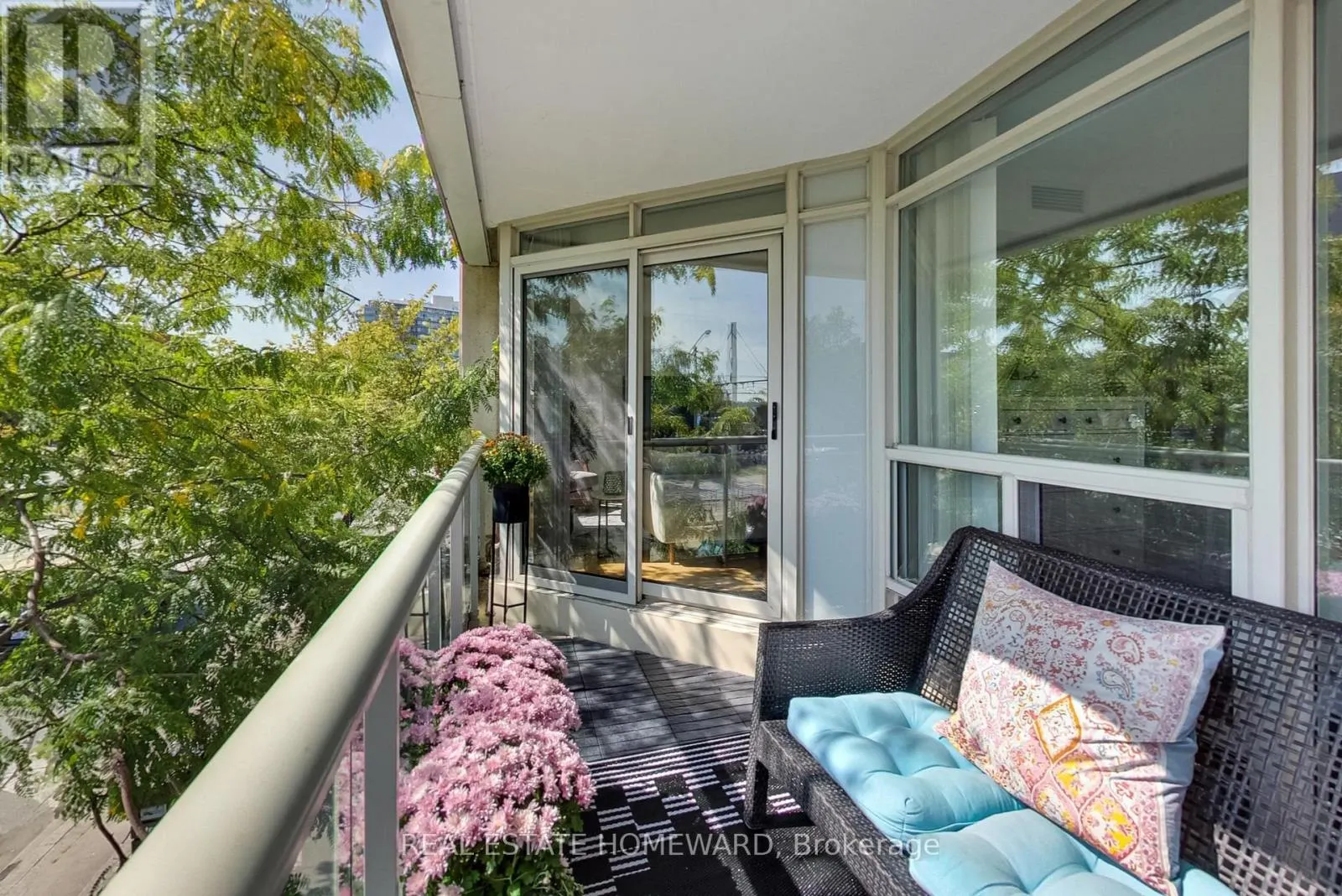 201 - 550 QUEENS QUAY W
