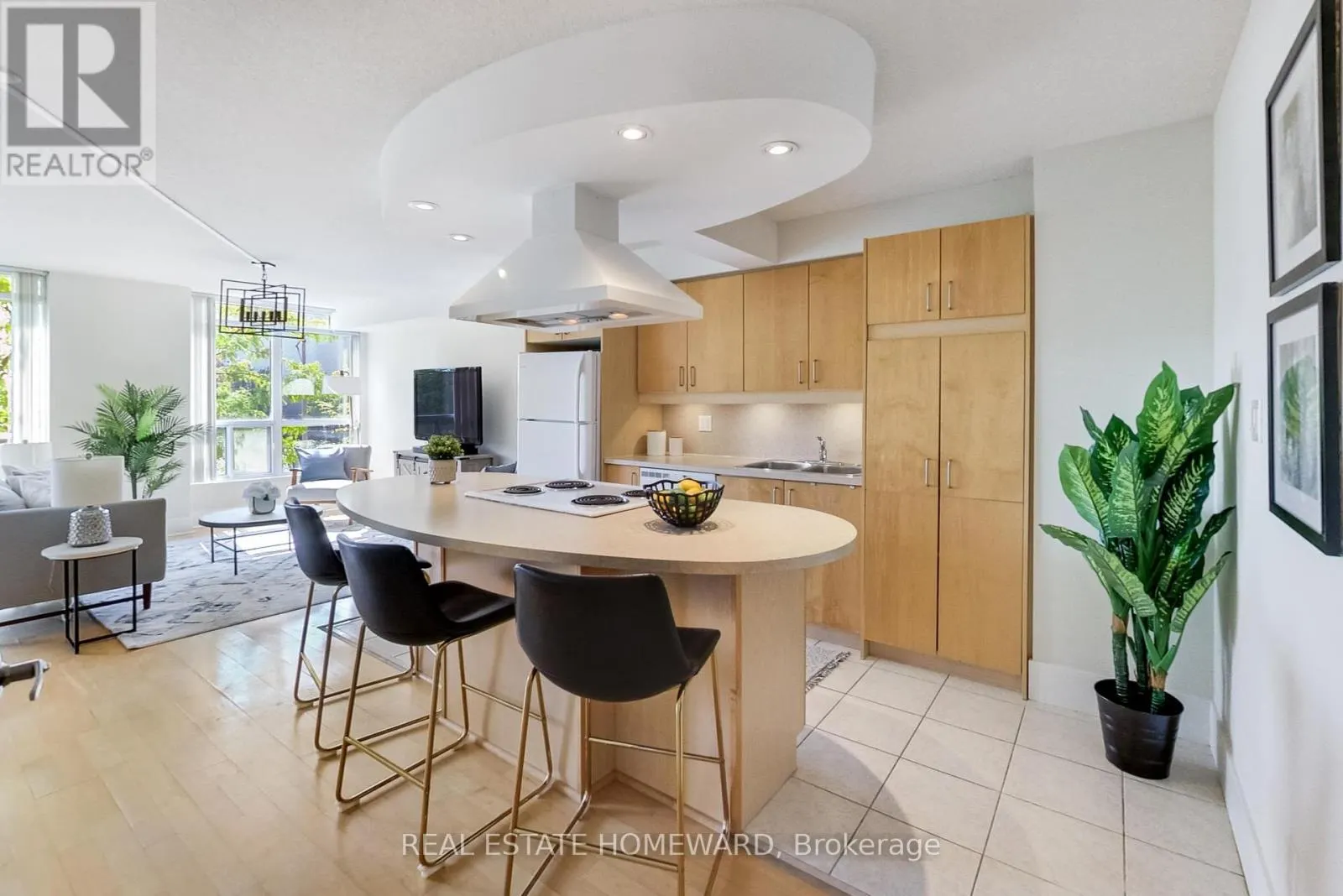201 - 550 QUEENS QUAY W