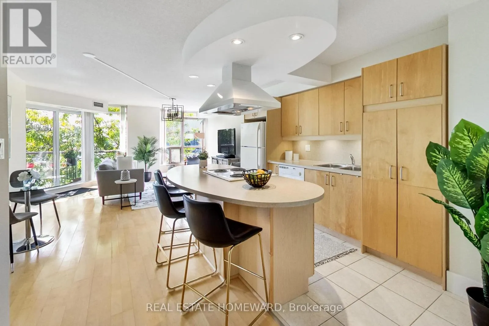 201 - 550 QUEENS QUAY W