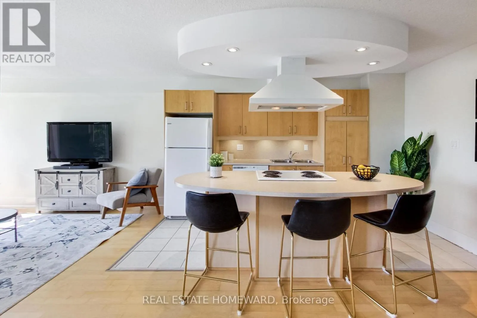 201 - 550 QUEENS QUAY W