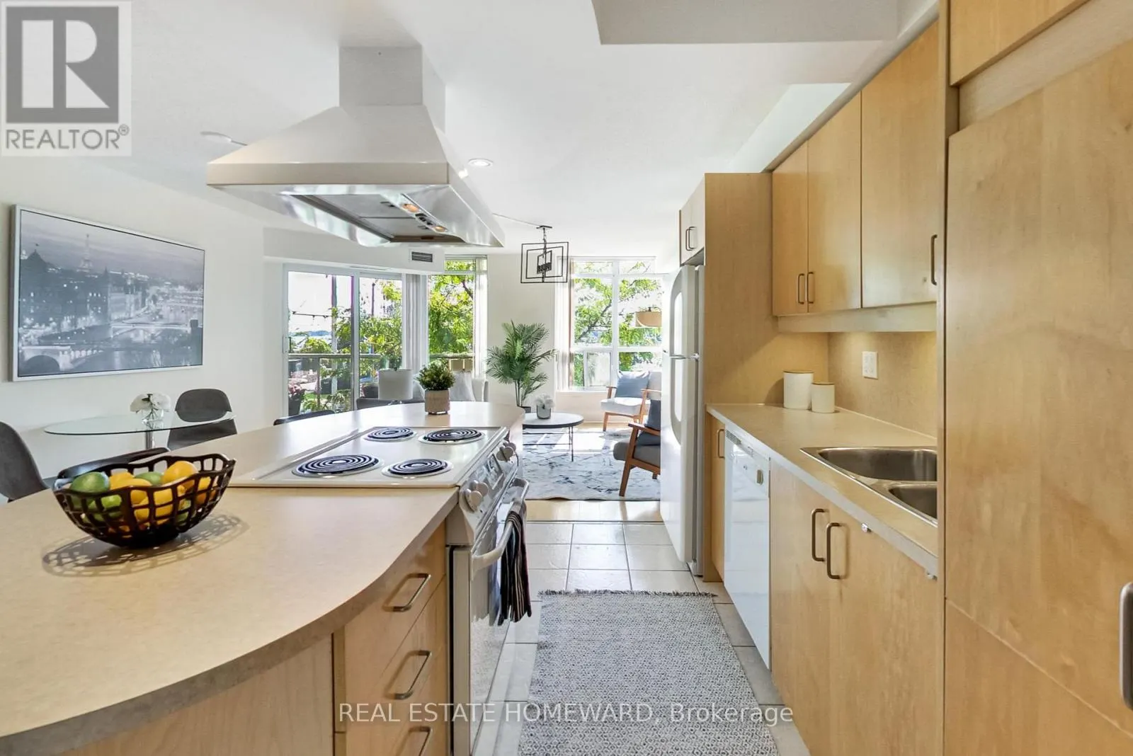 201 - 550 QUEENS QUAY W