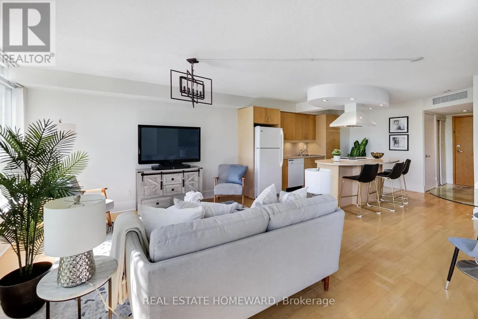 201 - 550 QUEENS QUAY W