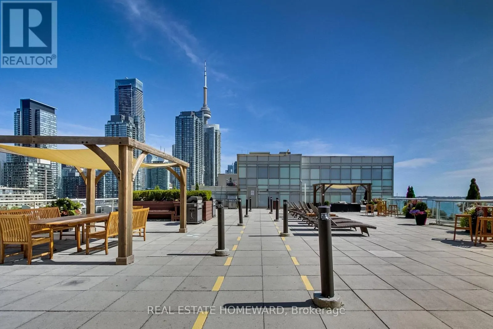 201 - 550 QUEENS QUAY W