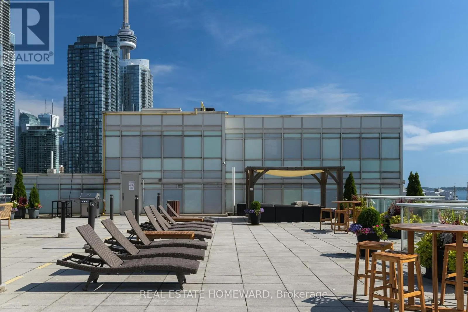 201 - 550 QUEENS QUAY W