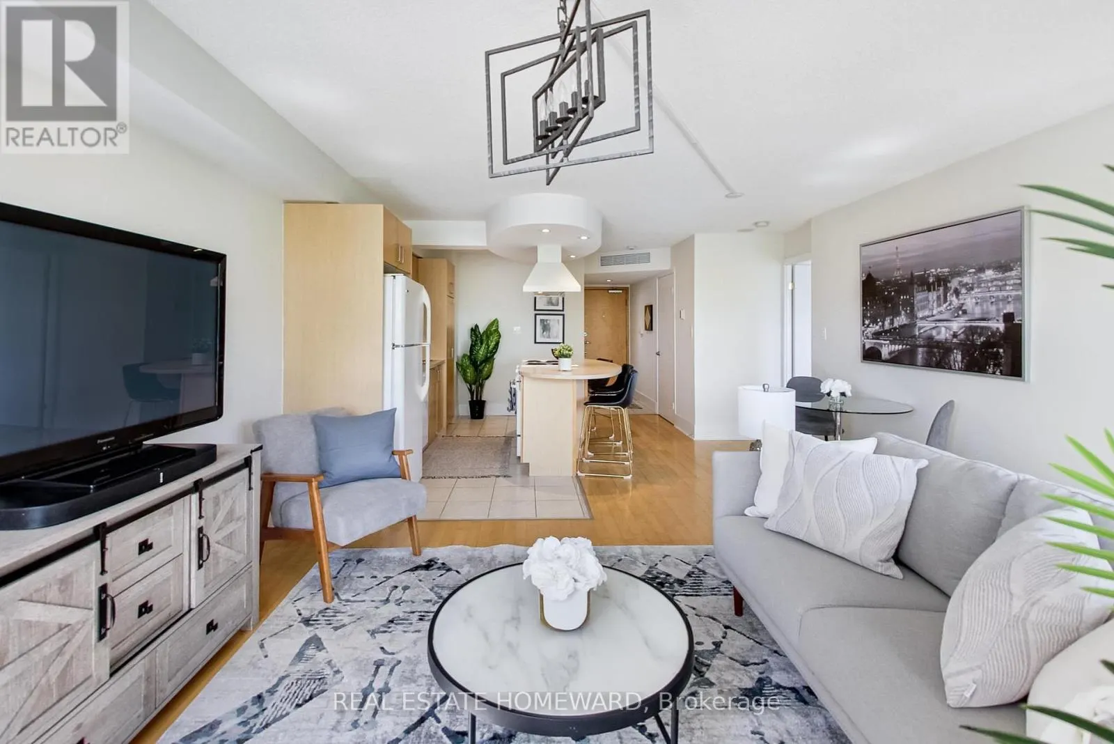201 - 550 QUEENS QUAY W