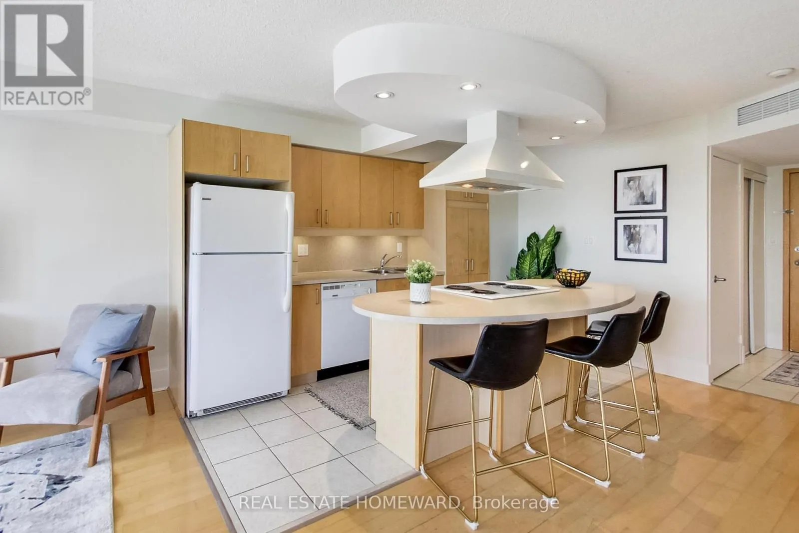 201 - 550 QUEENS QUAY W