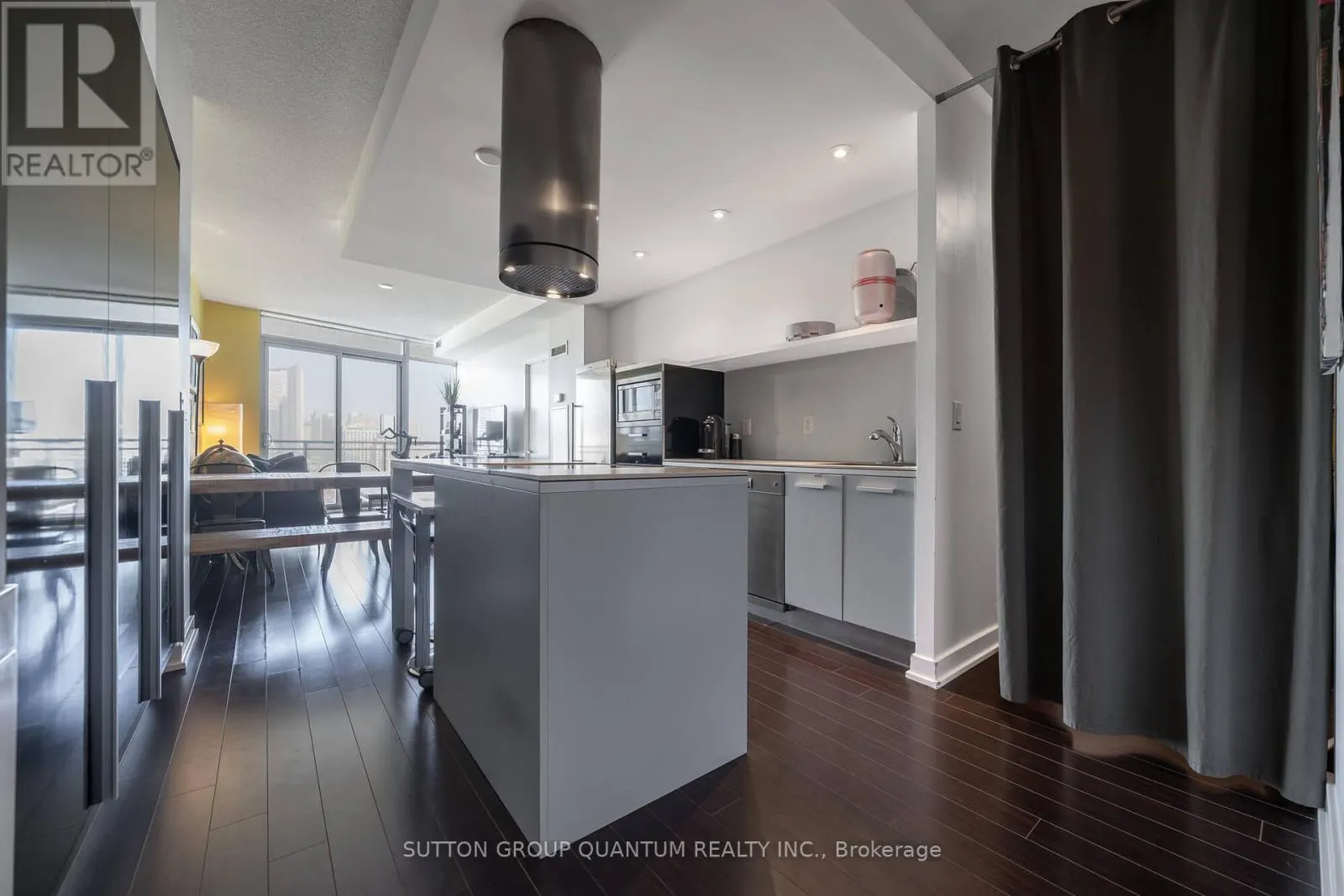 1810 - 38 DAN LECKIE WAY