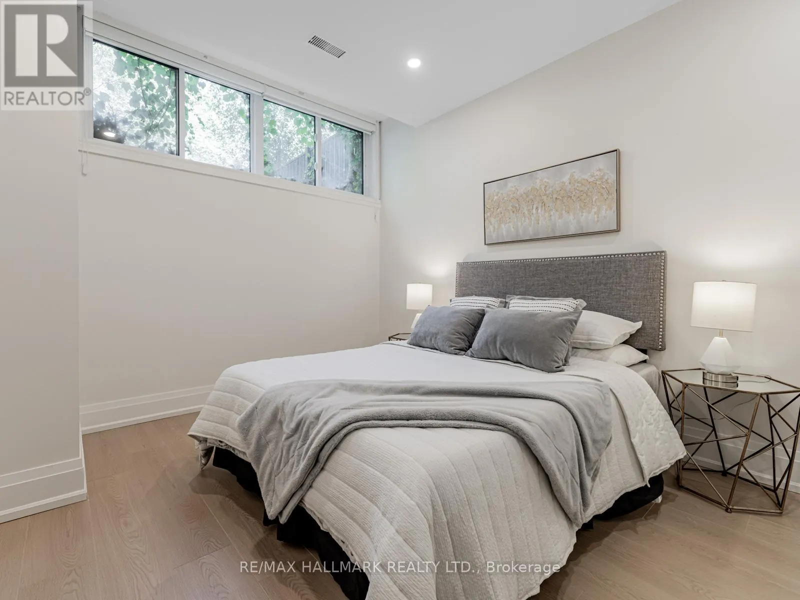 5 - 1315 STEELES AVENUE W