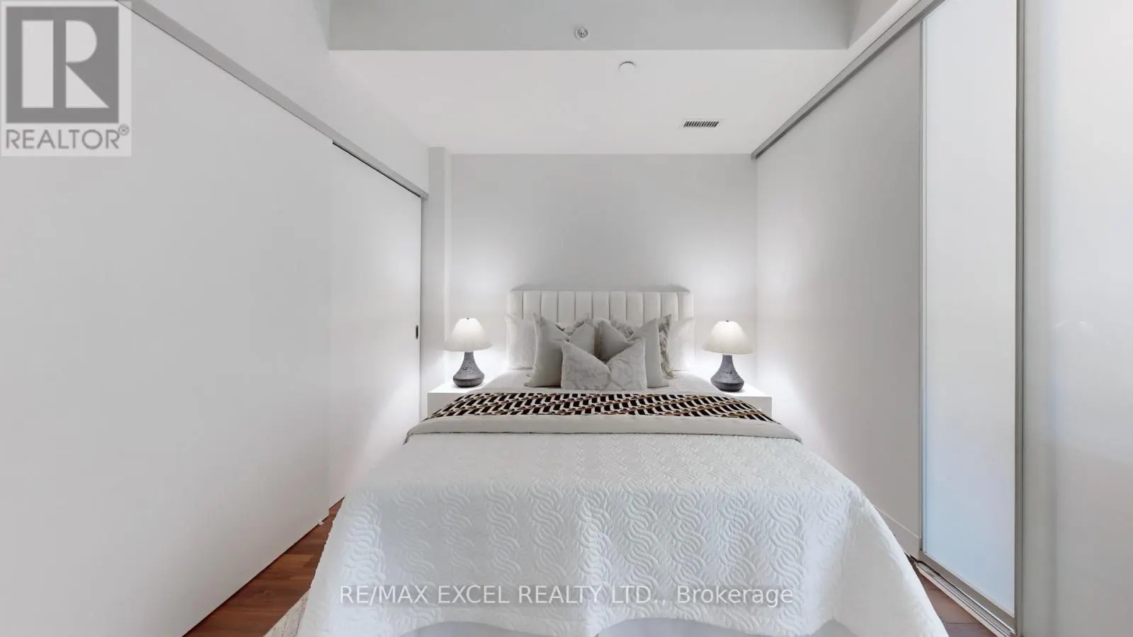 704 - 210 SIMCOE STREET