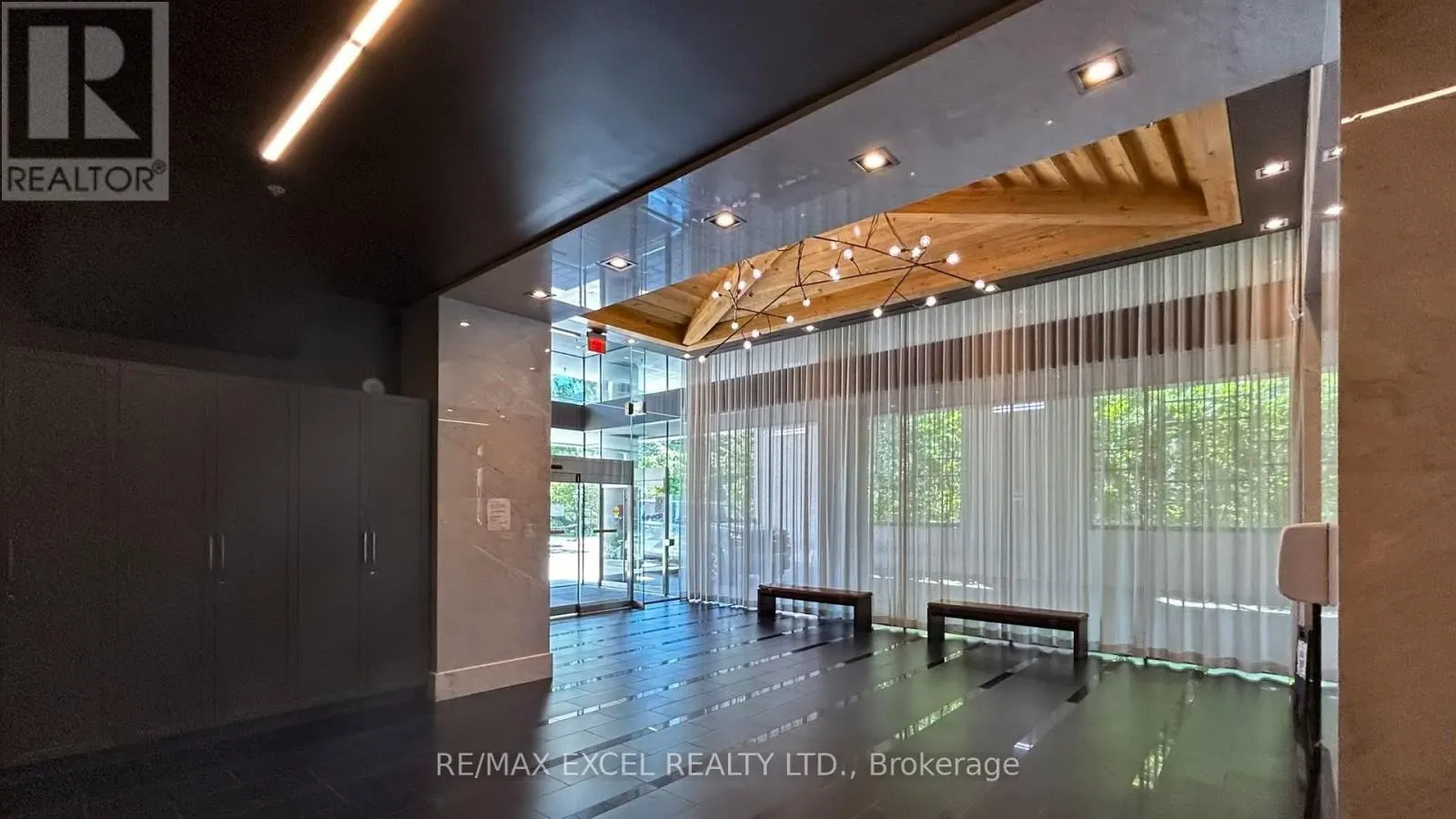 704 - 210 SIMCOE STREET