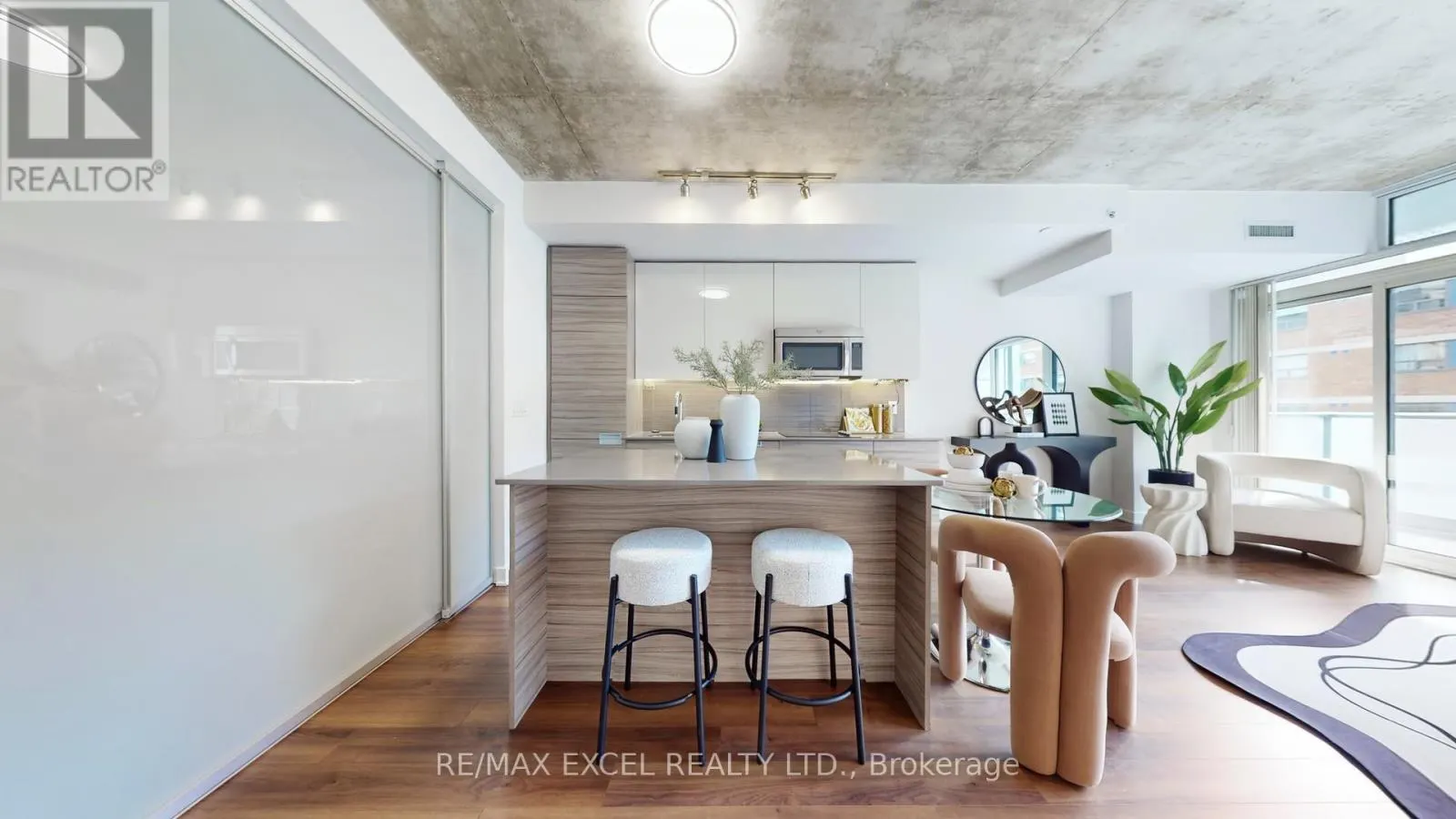 704 - 210 SIMCOE STREET