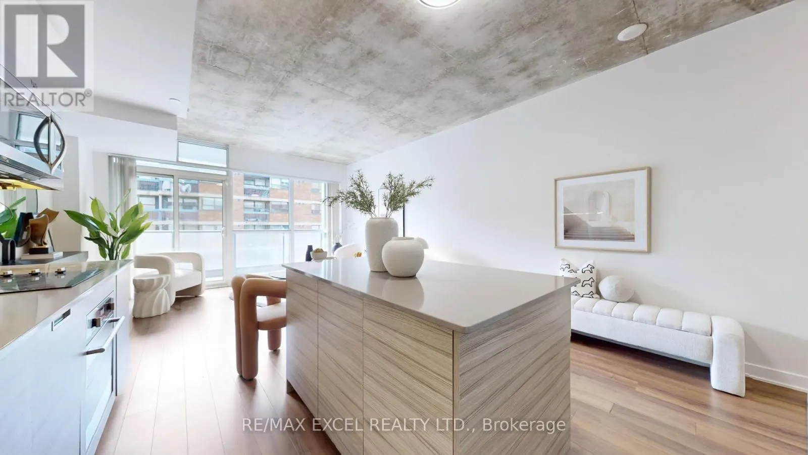 704 - 210 SIMCOE STREET