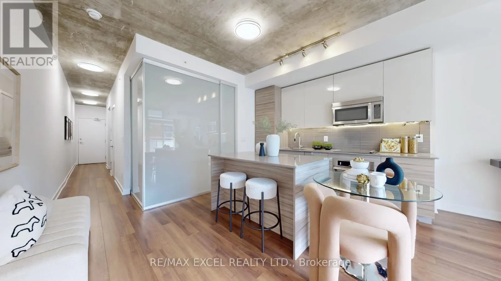 704 - 210 SIMCOE STREET