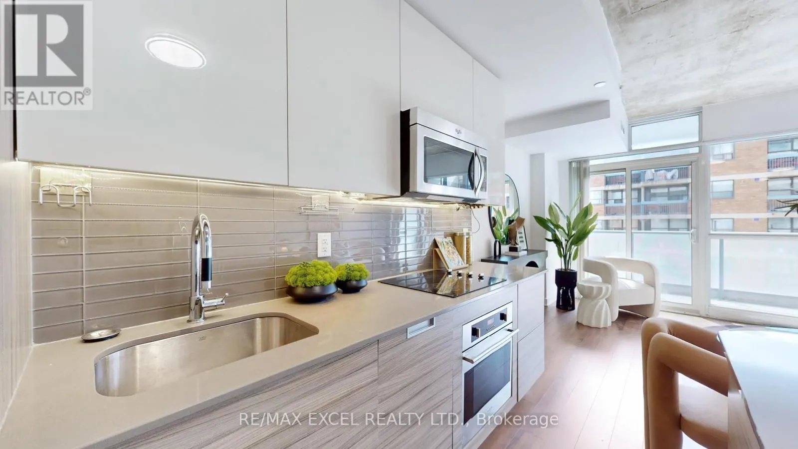 704 - 210 SIMCOE STREET