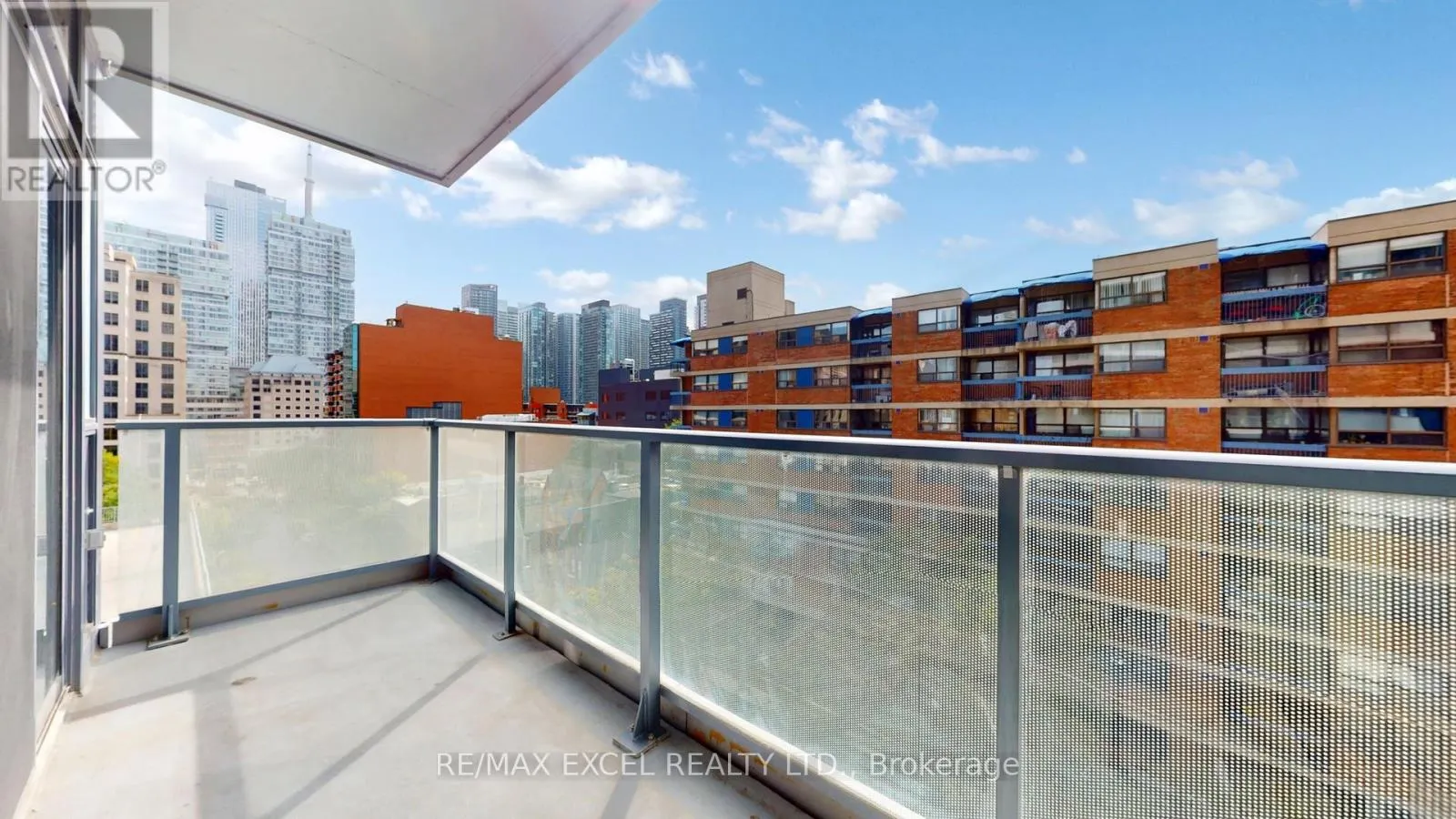 704 - 210 SIMCOE STREET