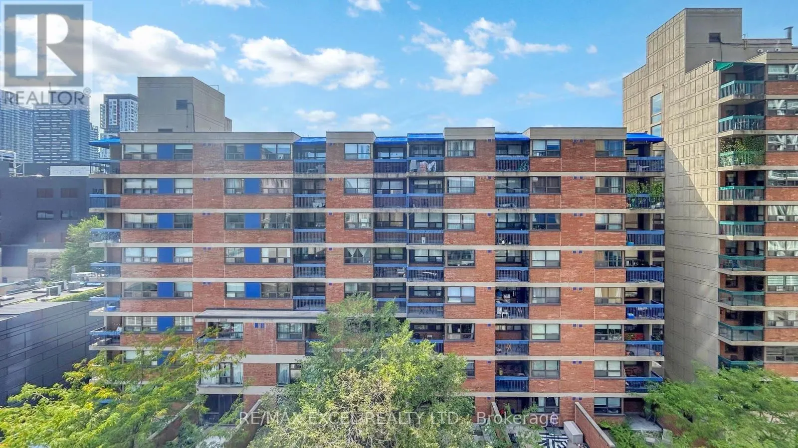 704 - 210 SIMCOE STREET