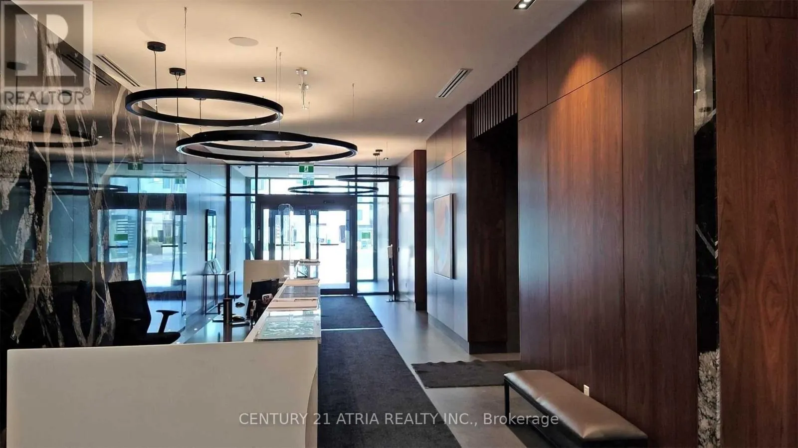 401 - 832 BAY STREET