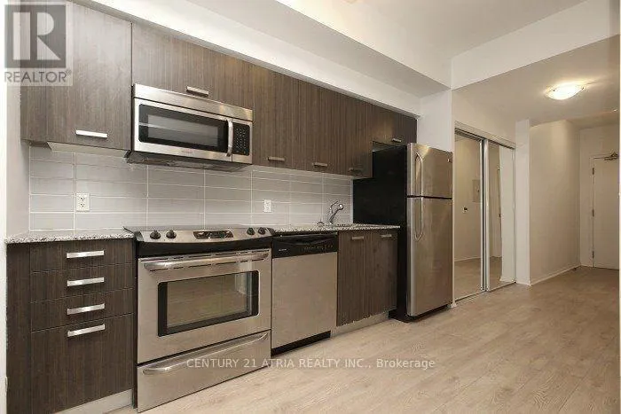 401 - 832 BAY STREET