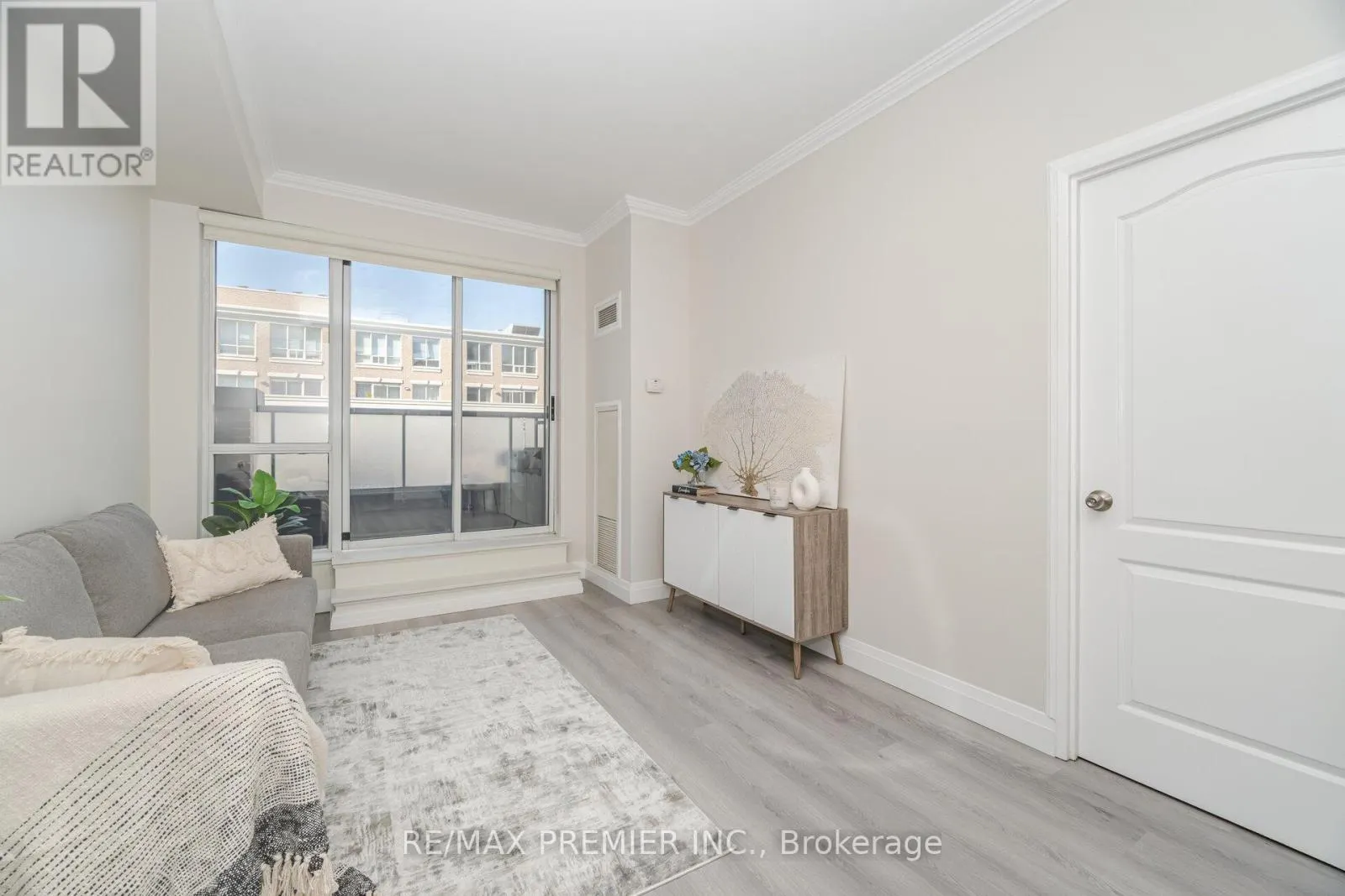 717 - 1005 KING STREET W