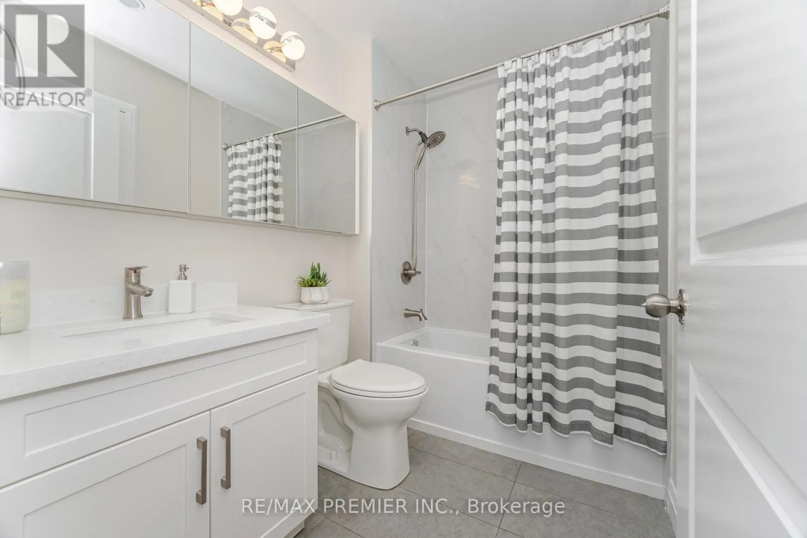 717 - 1005 KING STREET W