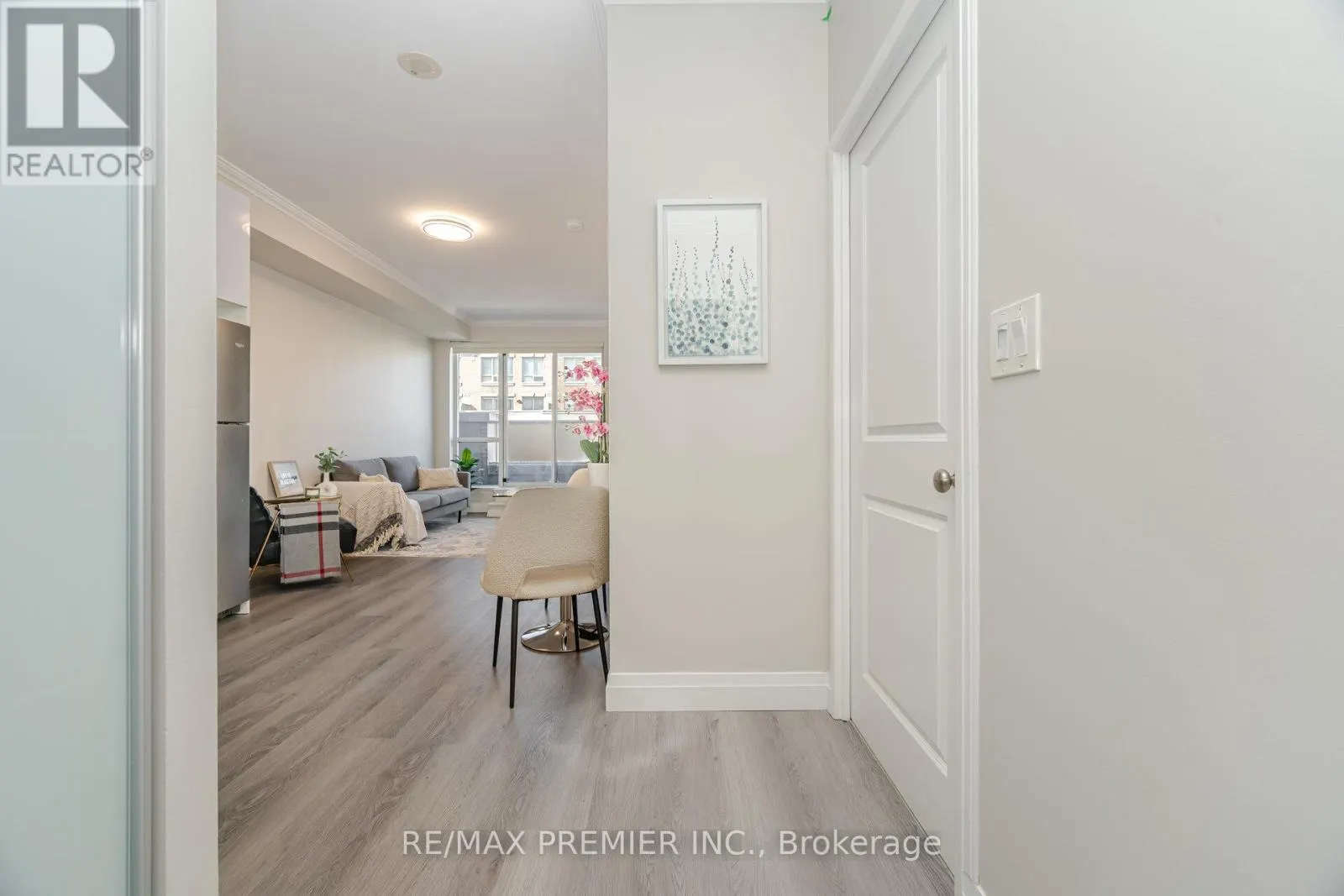 717 - 1005 KING STREET W