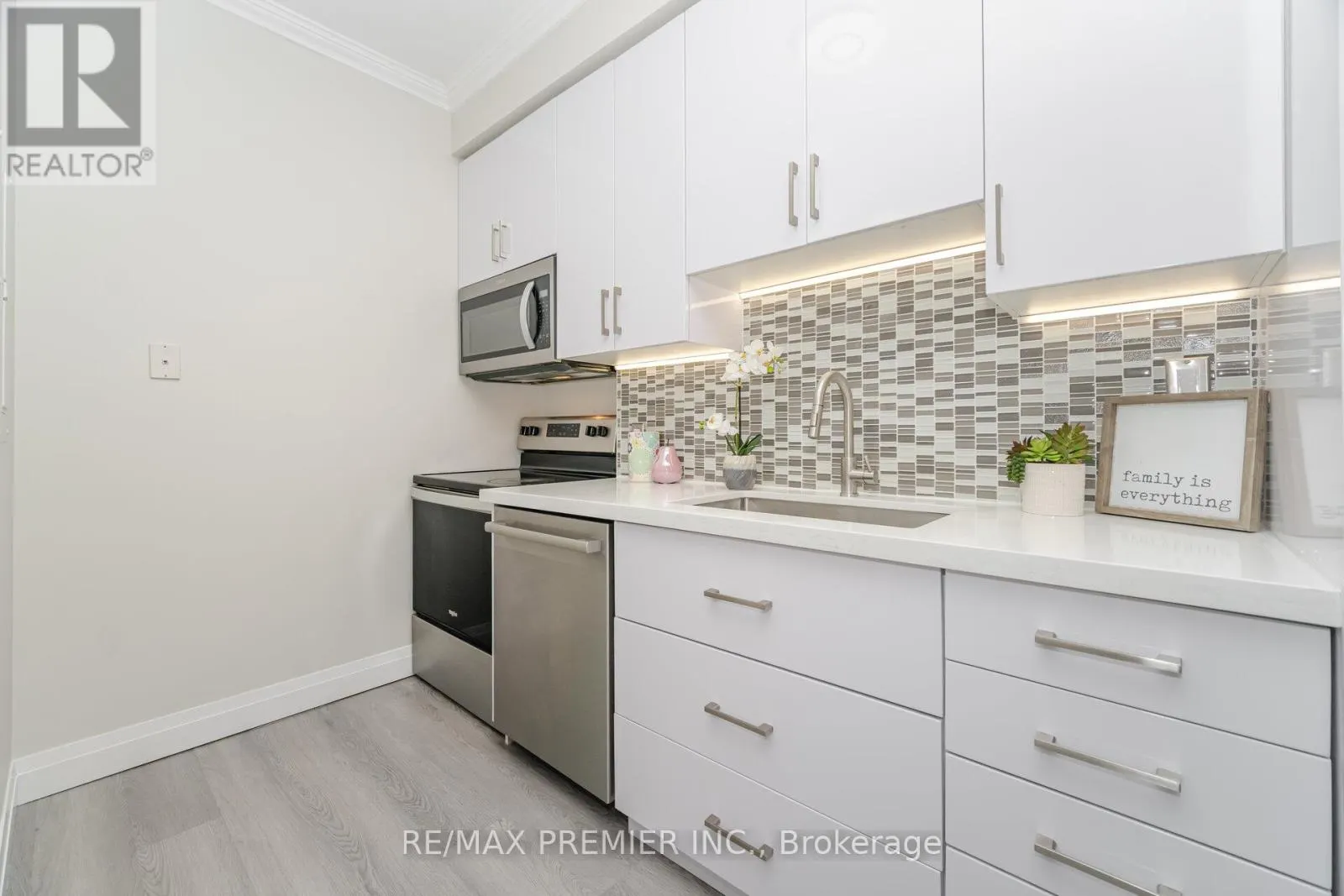 717 - 1005 KING STREET W